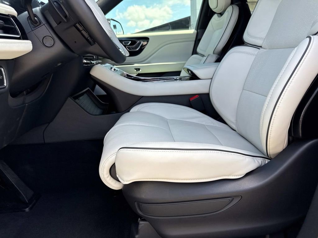New 2025 Lincoln Aviator Black Label image 21