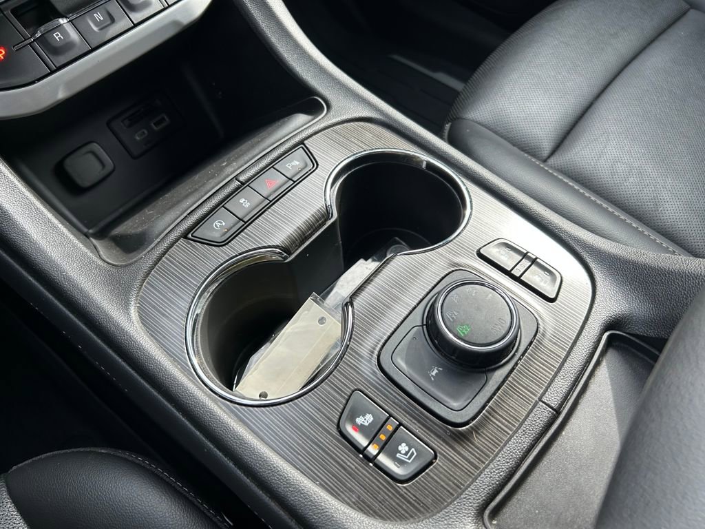 Used 2023 GMC Acadia SLT w/ Technology Package image 16