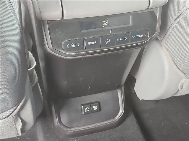 Used 2021 Toyota Highlander LE AWD/4WD image 24