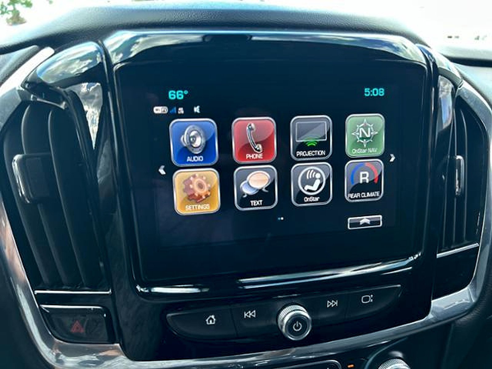 Used 2019 Chevrolet Traverse LT image 16