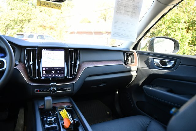 Used 2024 Volvo XC60 B5 Plus w/ Protection Package Premier AWD/4WD image 17