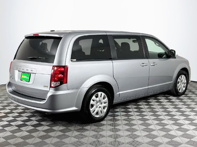 Used 2018 Dodge Grand Caravan SE w/ UConnect Hands-Free Group FWD image 8