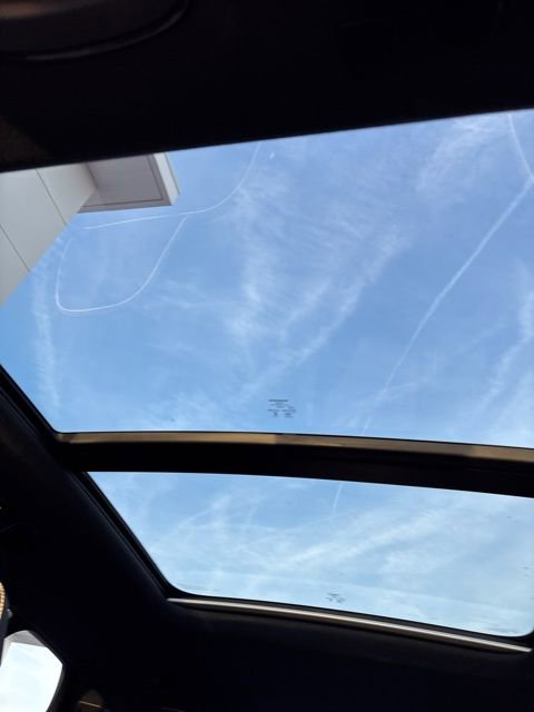 Used 2025 Volvo XC40 B5 Plus image 22