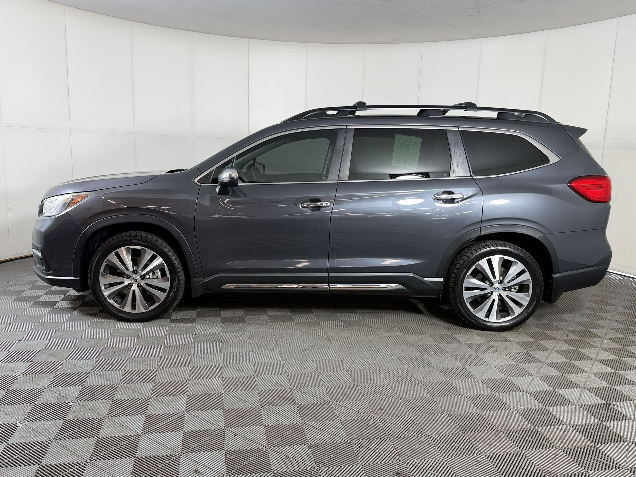 Used 2019 Subaru Ascent Touring AWD/4WD image 2