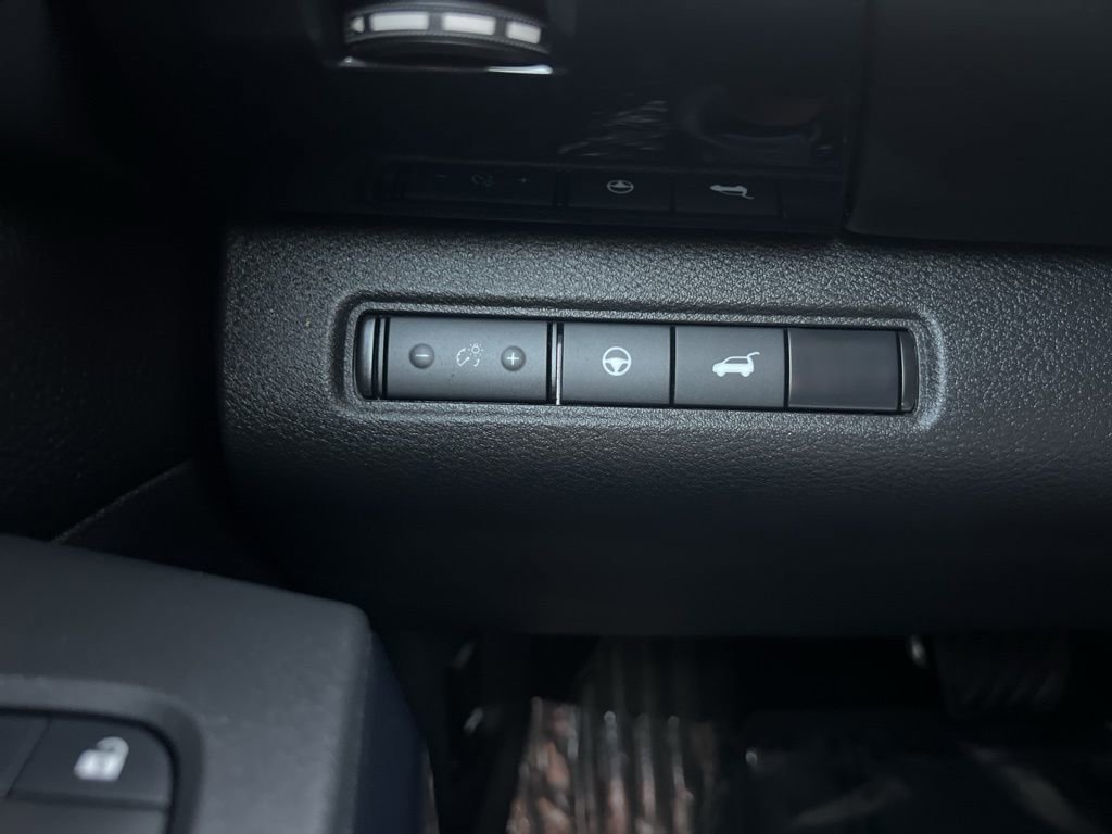 Used 2025 Nissan Pathfinder SV image 48