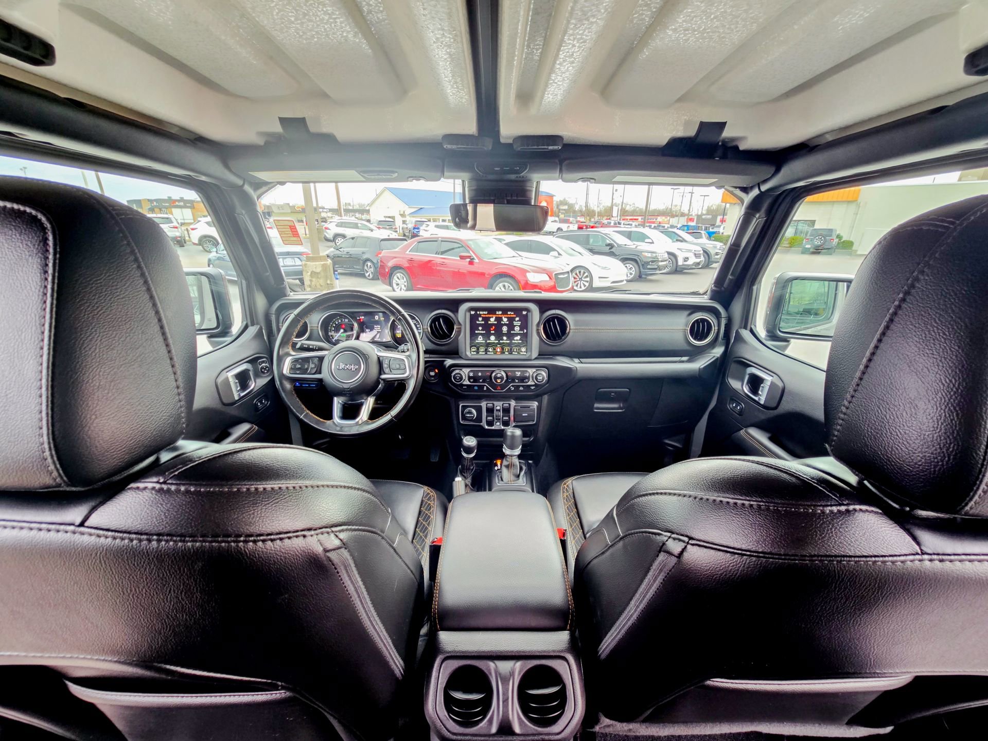 Used 2022 Jeep Wrangler Unlimited Sahara image 2
