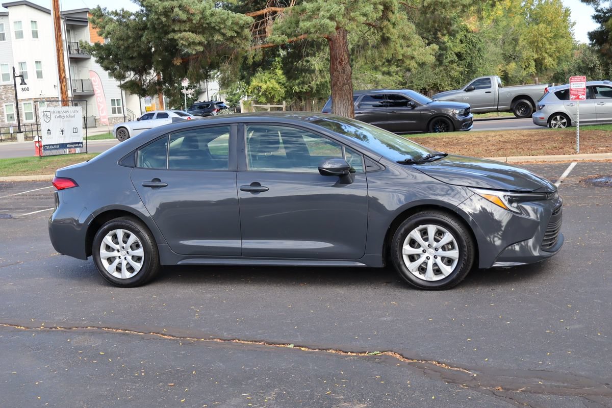 Used 2023 Toyota Corolla LE FWD image 2