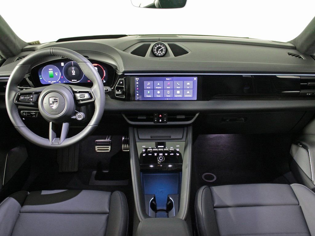 Certified 2025 Porsche Macan Turbo Electric AWD/4WD image 20