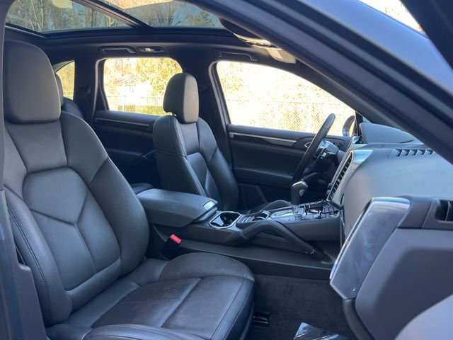 Used 2018 Porsche Cayenne Platinum Edition image 35