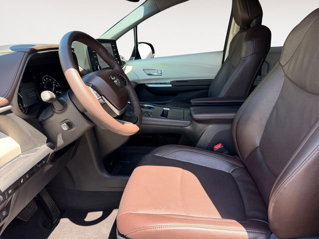 Used 2023 Toyota Sienna Platinum FWD image 9