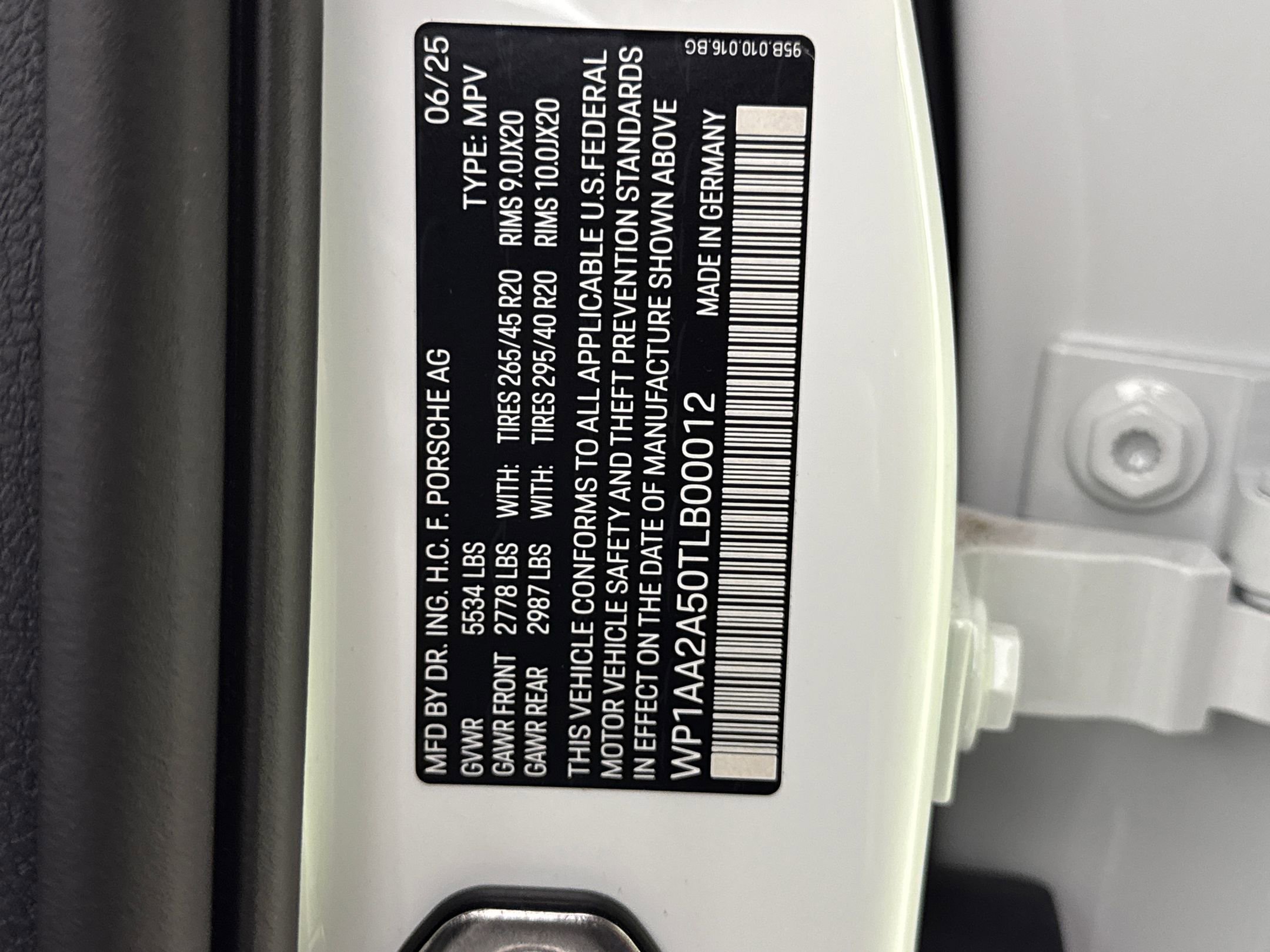 Certified 2026 Porsche Macan image 30