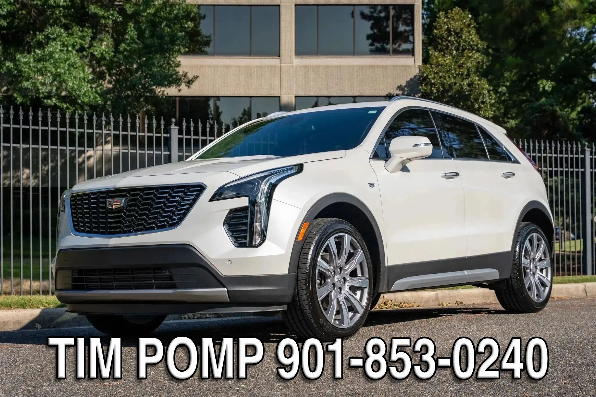 Used 2023 Cadillac XT4 Premium Luxury w/ Cold Weather Package FWD image 1
