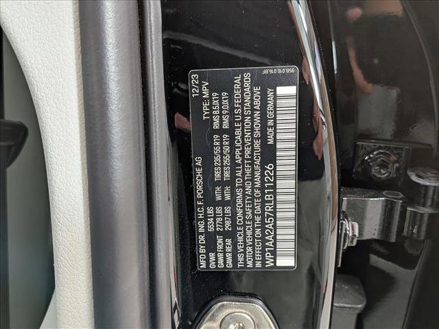 Certified 2024 Porsche Macan image 27