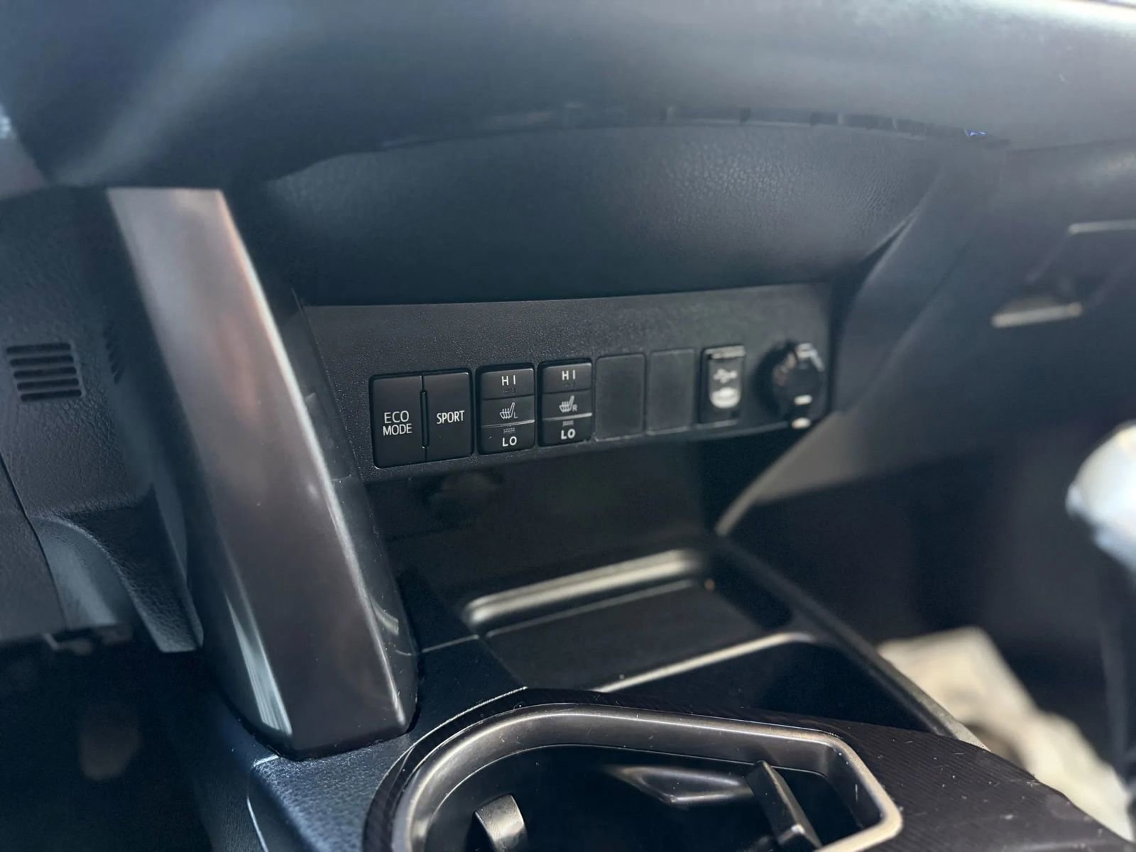 Used 2016 Toyota RAV4 SE FWD image 17