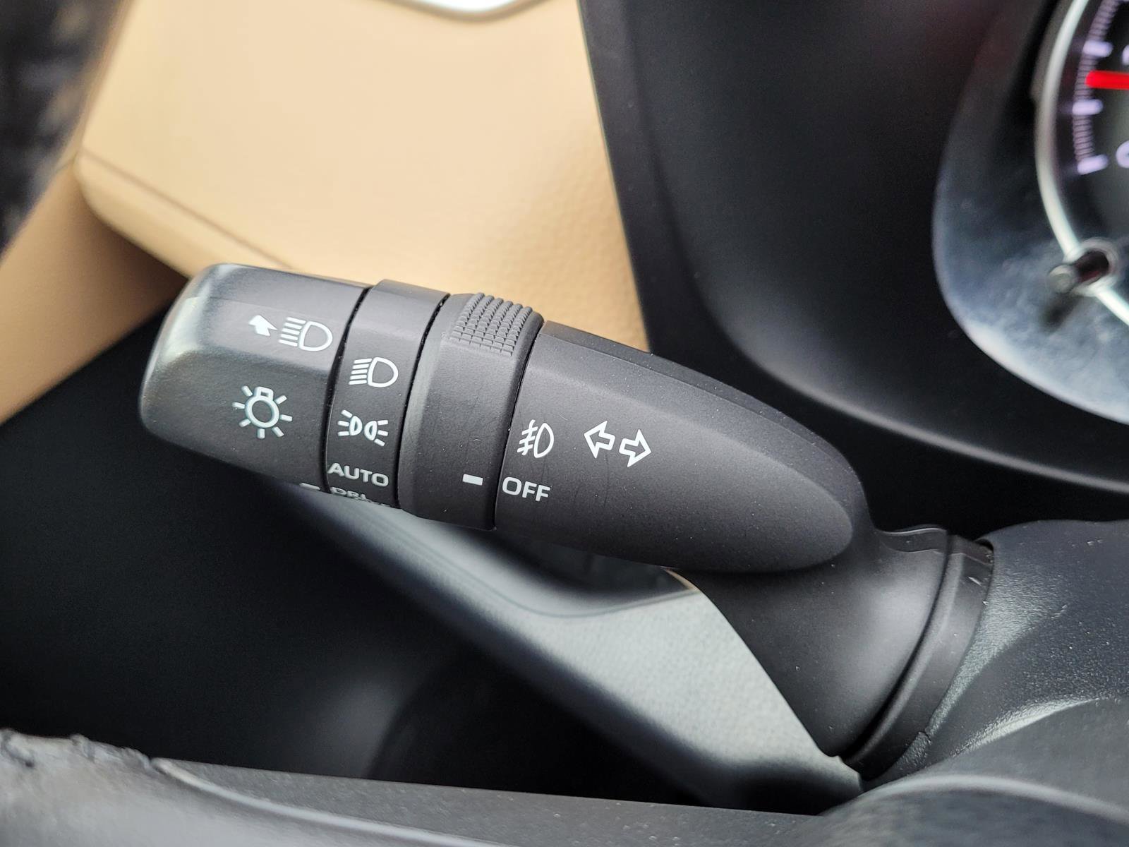 Used 2019 Toyota RAV4 XLE Premium image 33