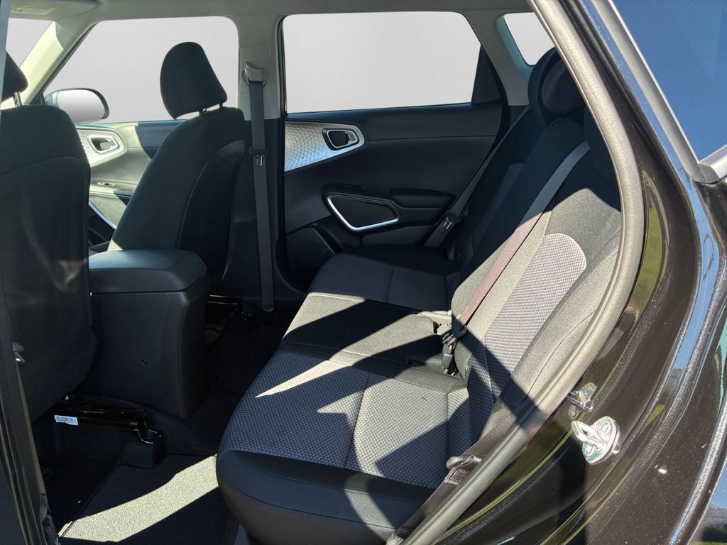 Certified 2025 Kia Soul LX w/ LX Technology Package FWD image 25