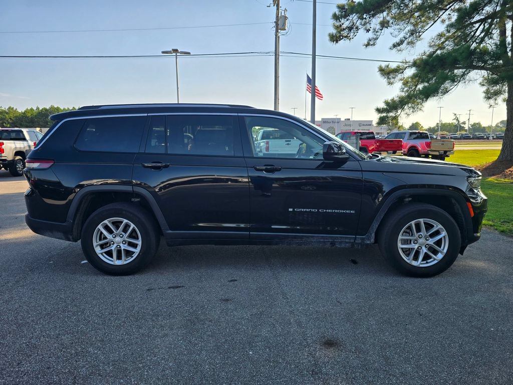 Used 2022 Jeep Grand Cherokee L Laredo w/ Luxury Tech Group I RWD image 2