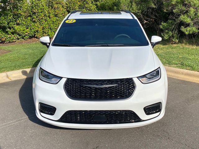 Used 2023 Chrysler Pacifica Touring-L w/ S Appearance Package image 2