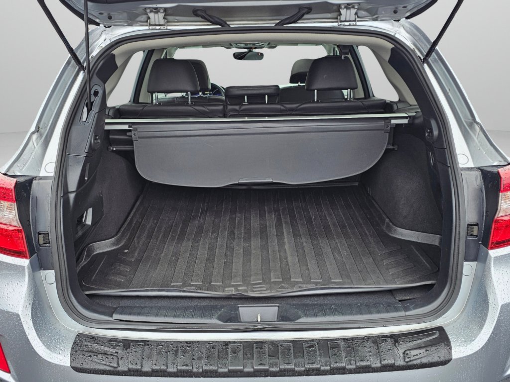 Used 2017 Subaru Outback 2.5i Limited image 17