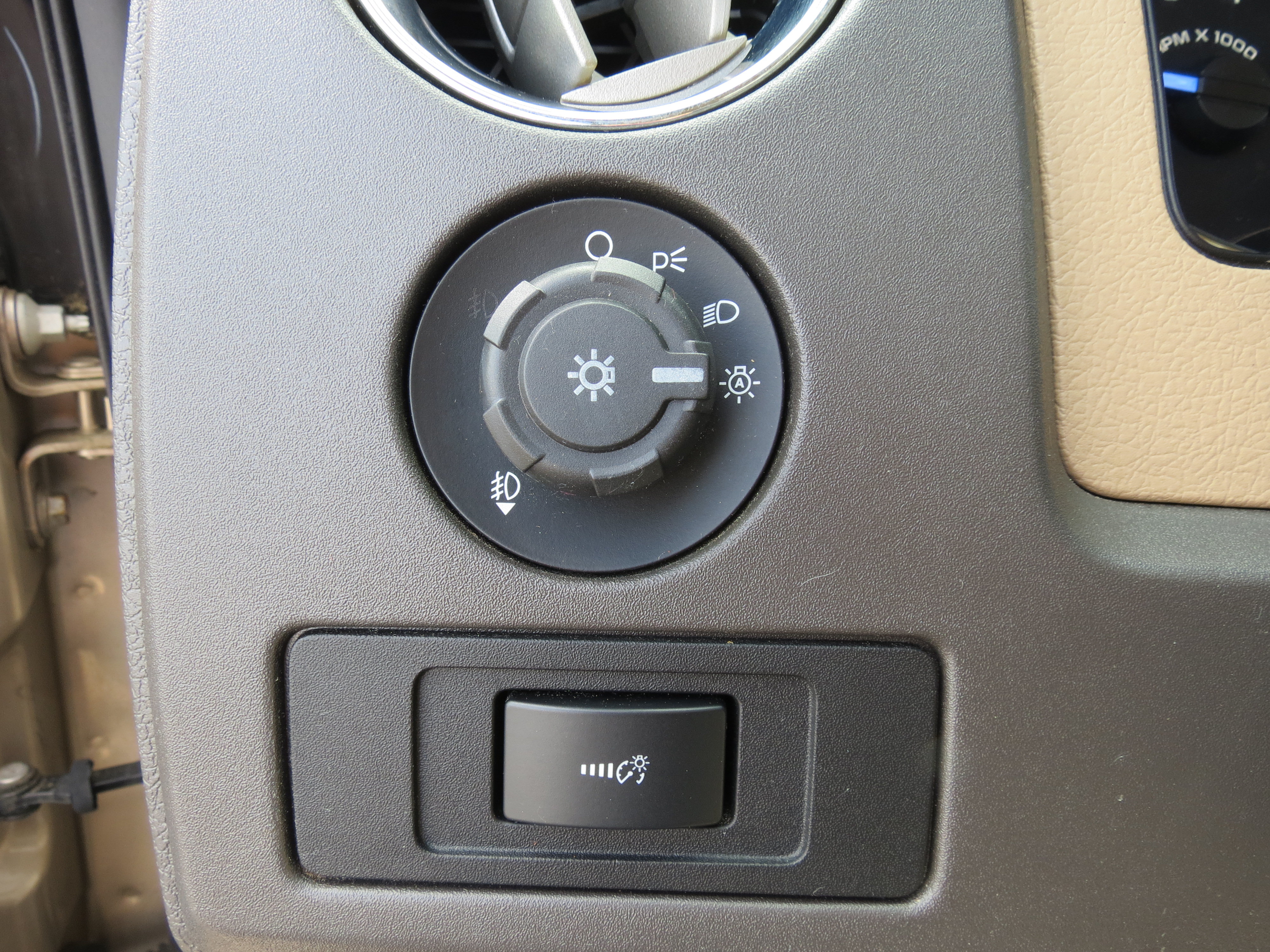 Used 2012 Ford F150 XLT w/ XLT Convenience Pkg RWD image 18