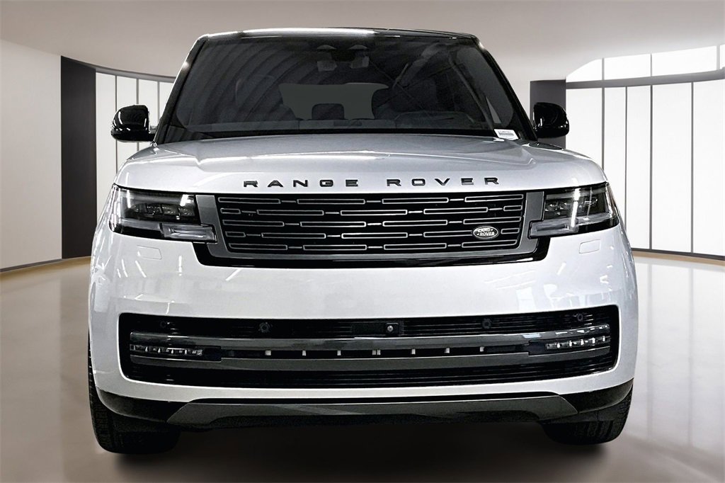 Used 2023 Land Rover Range Rover SE image 2