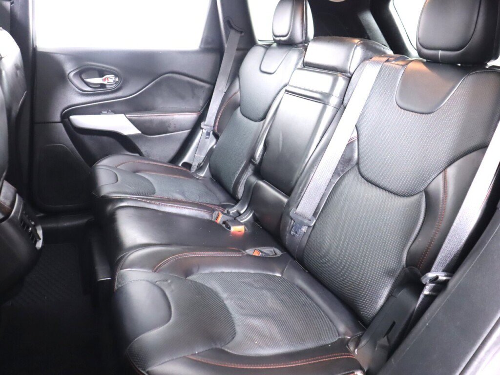 Used 2018 Jeep Cherokee Trailhawk w/ Quick Order Package 27L AWD/4WD image 38