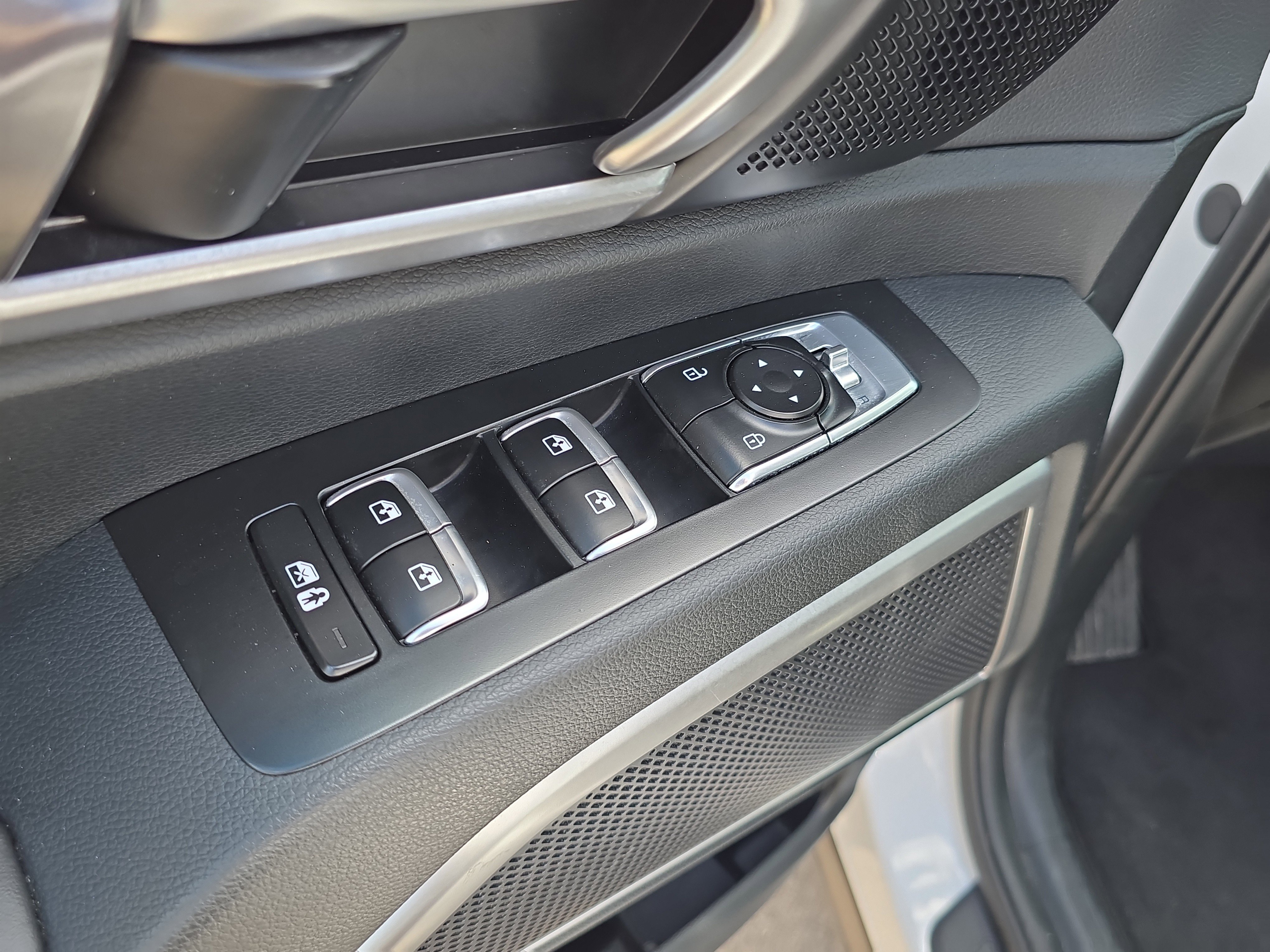 Certified 2025 Kia Telluride S FWD image 21