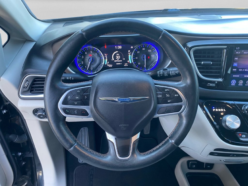 Used 2017 Chrysler Pacifica Touring-L Plus FWD image 12