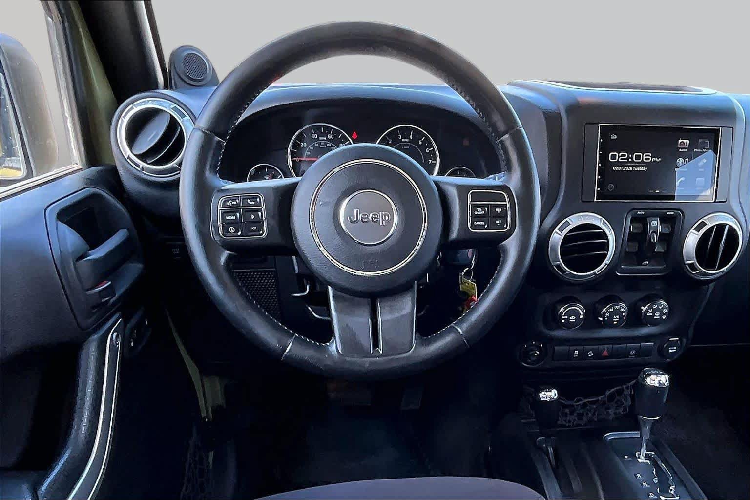 Used 2013 Jeep Wrangler Unlimited Rubicon w/ Connectivity Group AWD/4WD image 7