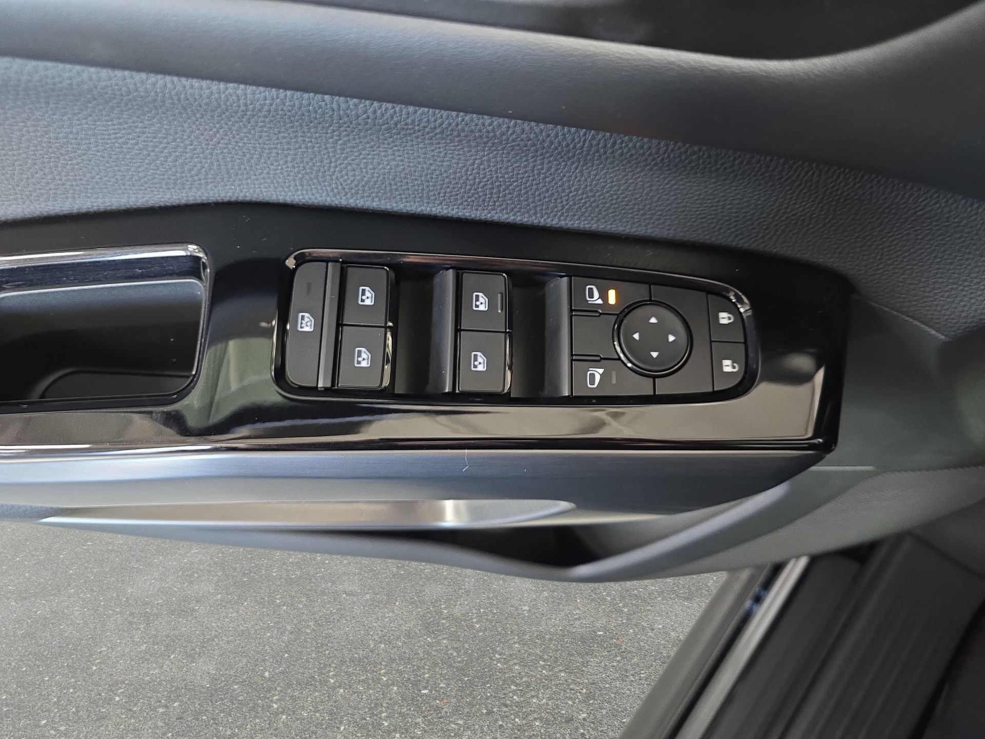 New 2026 Nissan Pathfinder SL FWD image 27