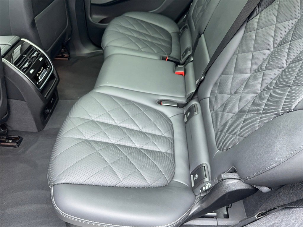 Used 2024 BMW X7 xDrive40i image 43