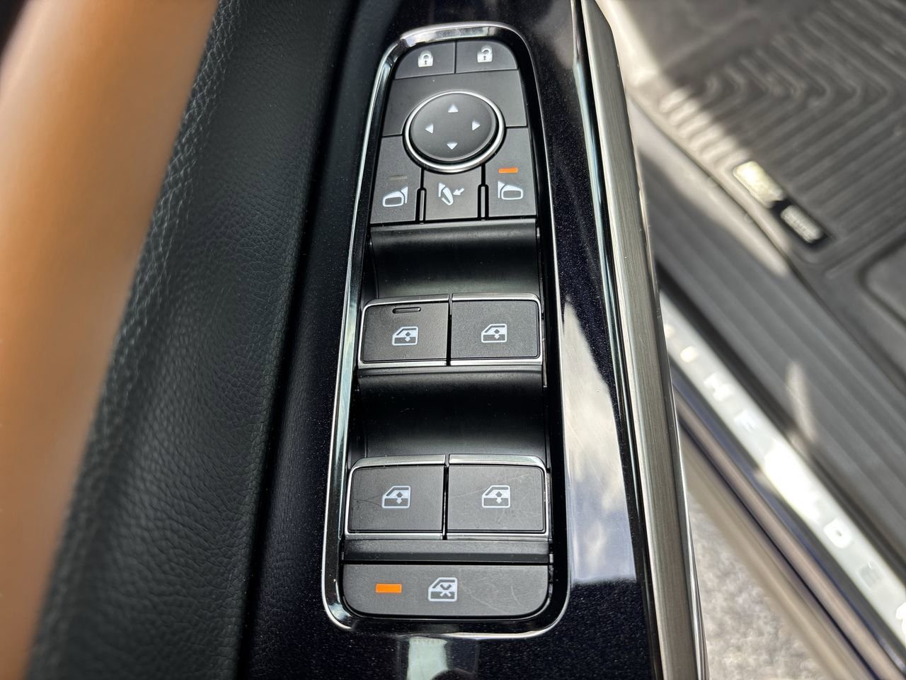 Used 2023 Nissan Pathfinder Platinum image 19