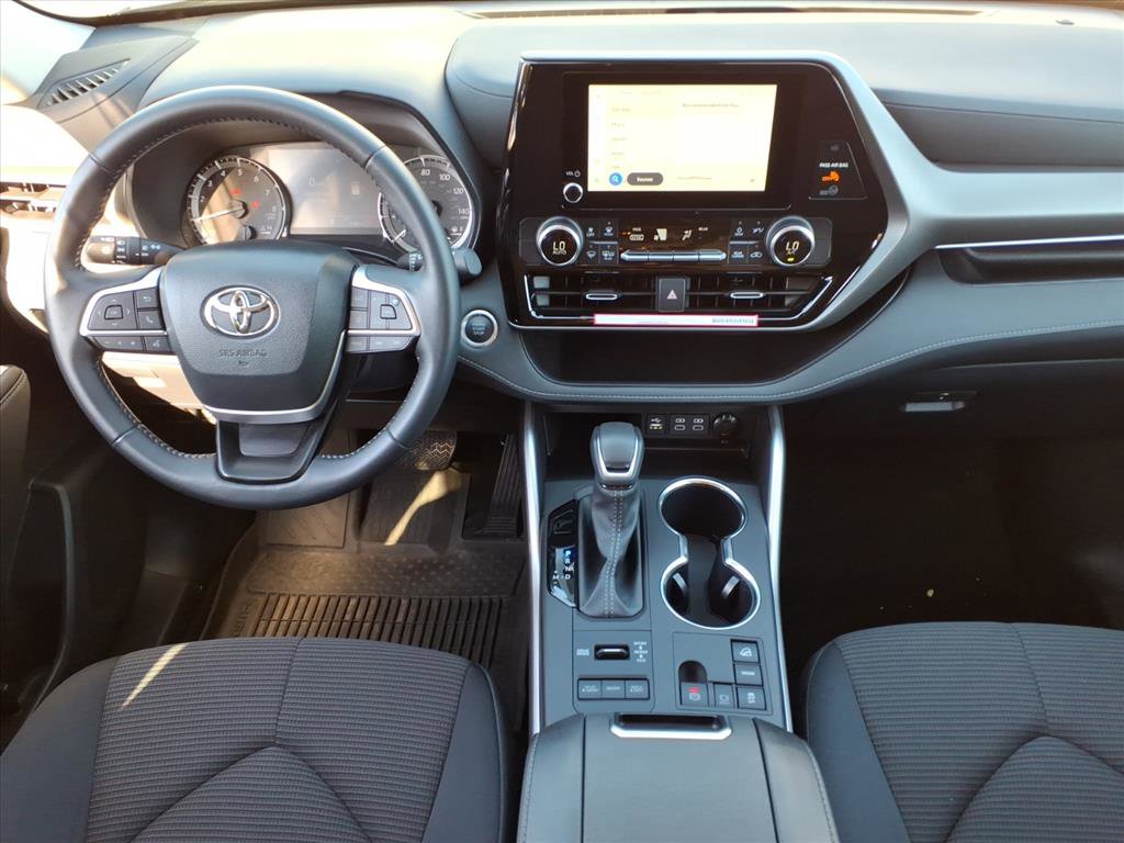 Certified 2024 Toyota Highlander LE AWD/4WD image 9