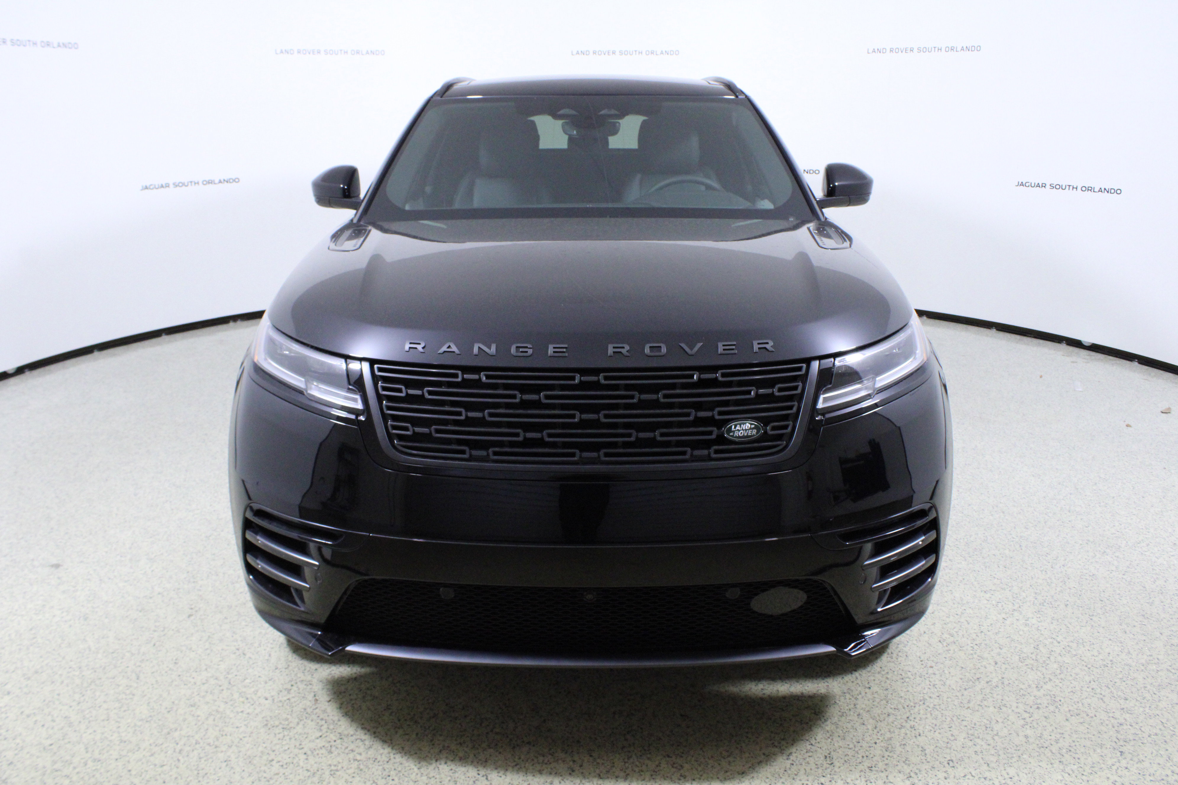 New 2026 Land Rover Range Rover Velar Dynamic SE image 2