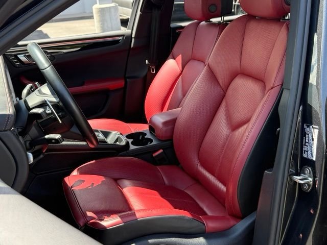 Used 2024 Porsche Macan Turbo AWD/4WD image 5