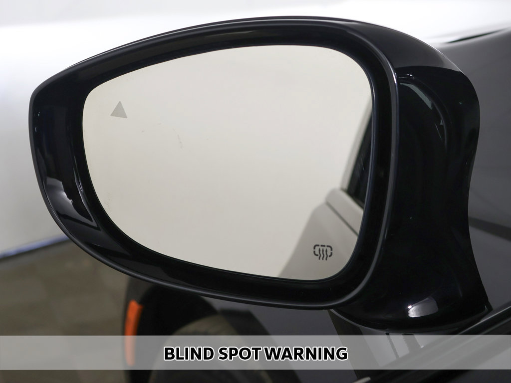 Used 2025 Chrysler Pacifica Limited FWD image 6
