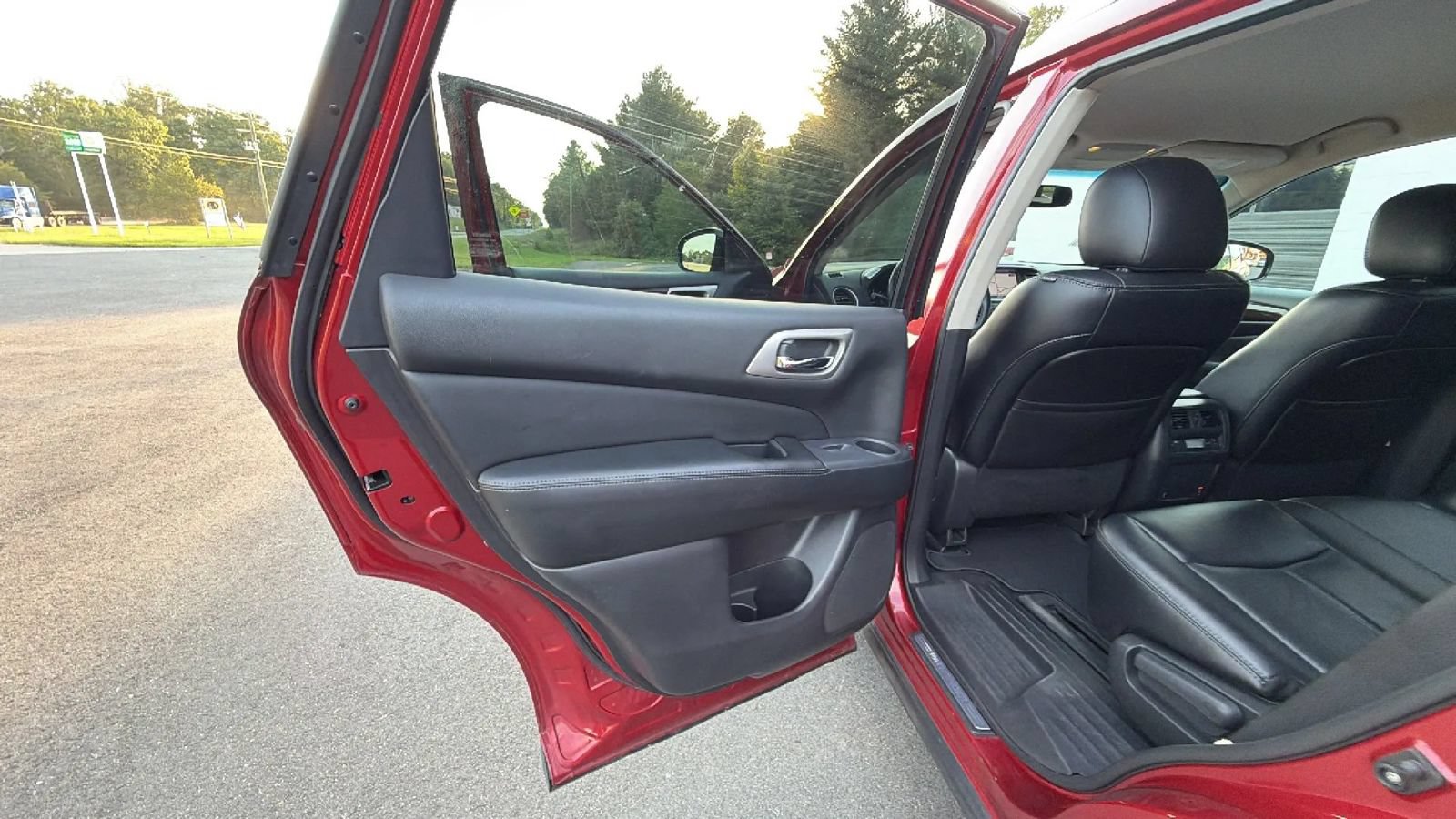 Used 2014 Nissan Pathfinder SL w/ SL Tech Package AWD/4WD image 44