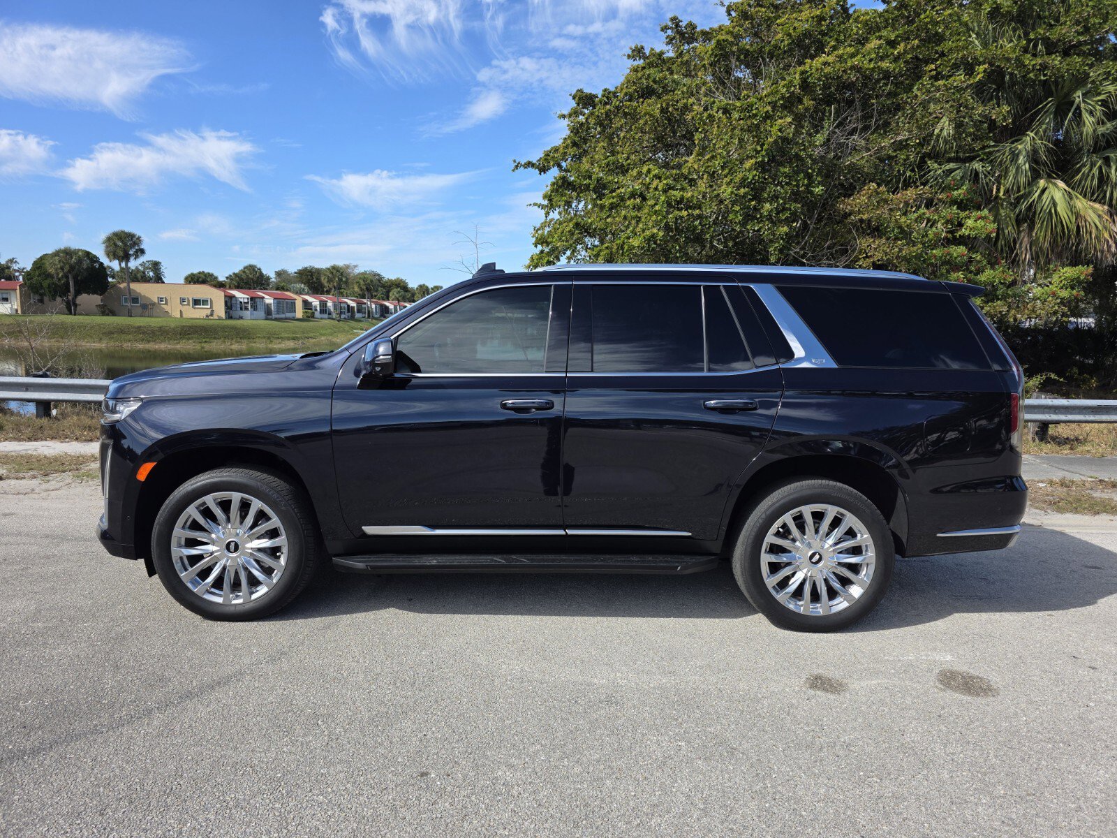 Used 2023 Cadillac Escalade Premium Luxury image 7