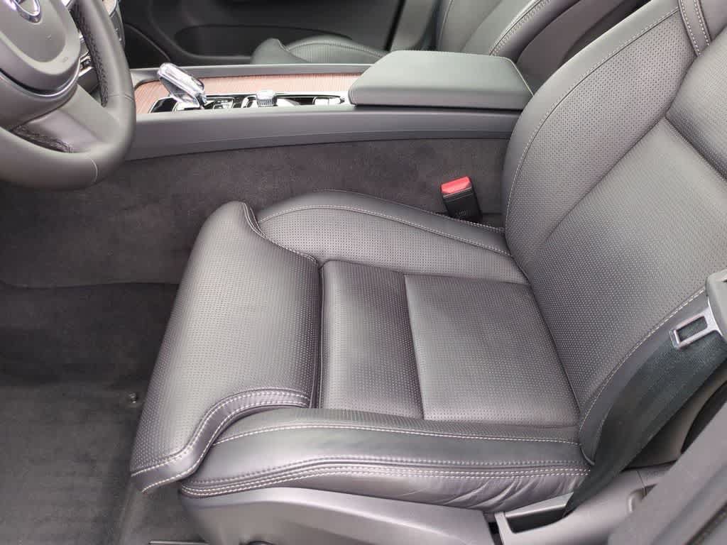 Certified 2024 Volvo XC60 T8 Ultimate w/ Protection Package Premier AWD/4WD image 15