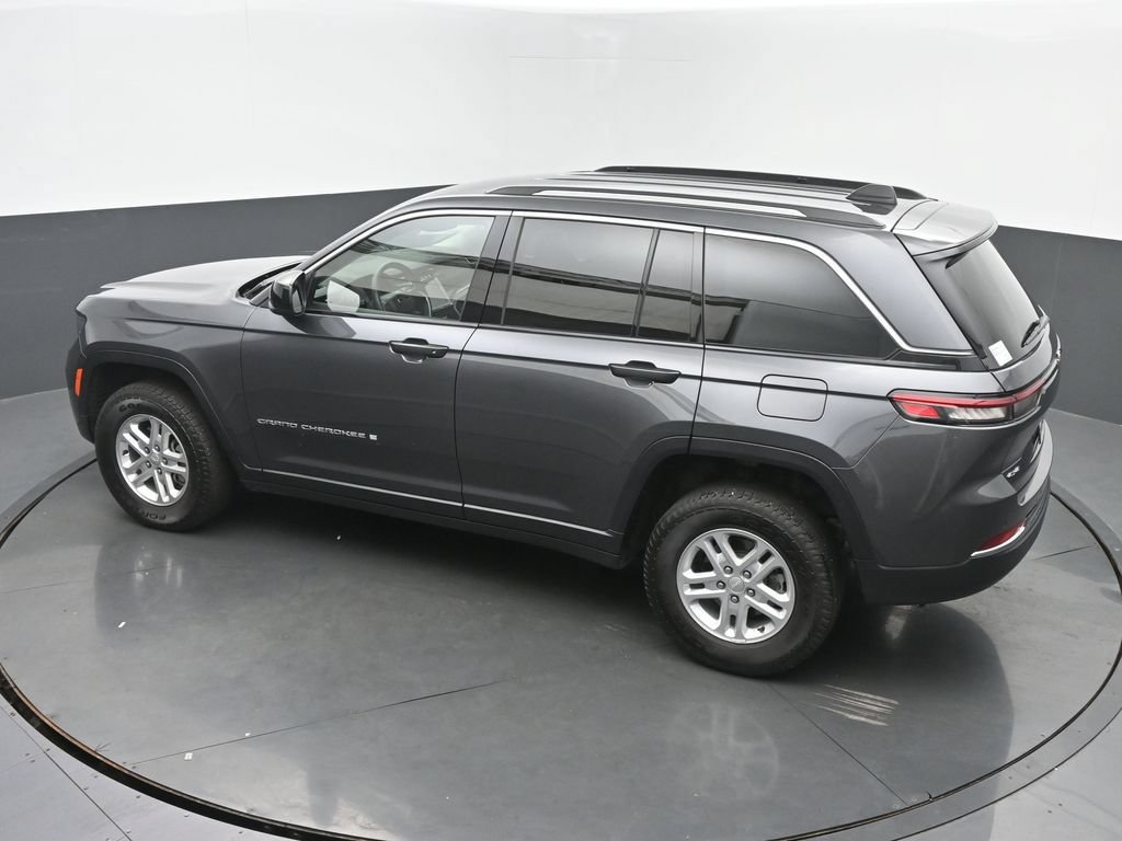 Used 2022 Jeep Grand Cherokee Laredo w/ Luxury Tech Group I AWD/4WD image 37