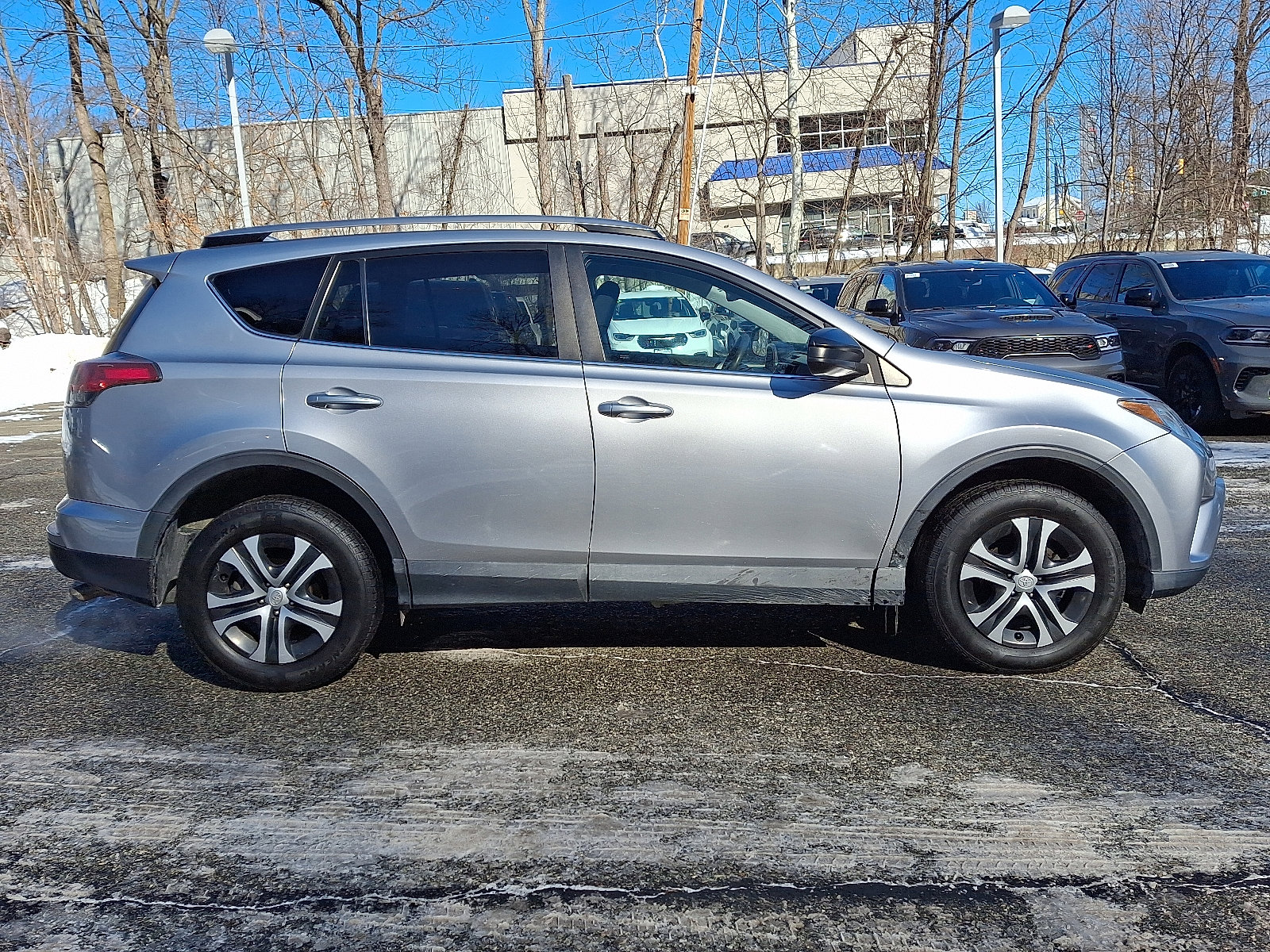 Used 2017 Toyota RAV4 LE image 9