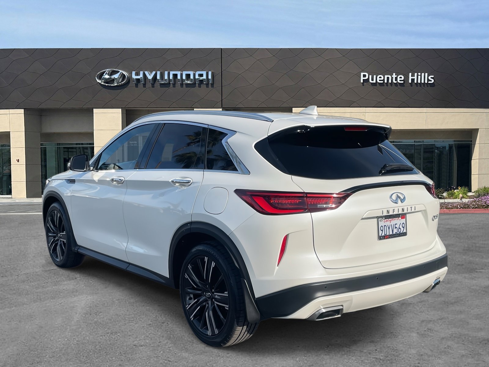 Used 2022 INFINITI QX50 Luxe w/ Appearance Package image 4