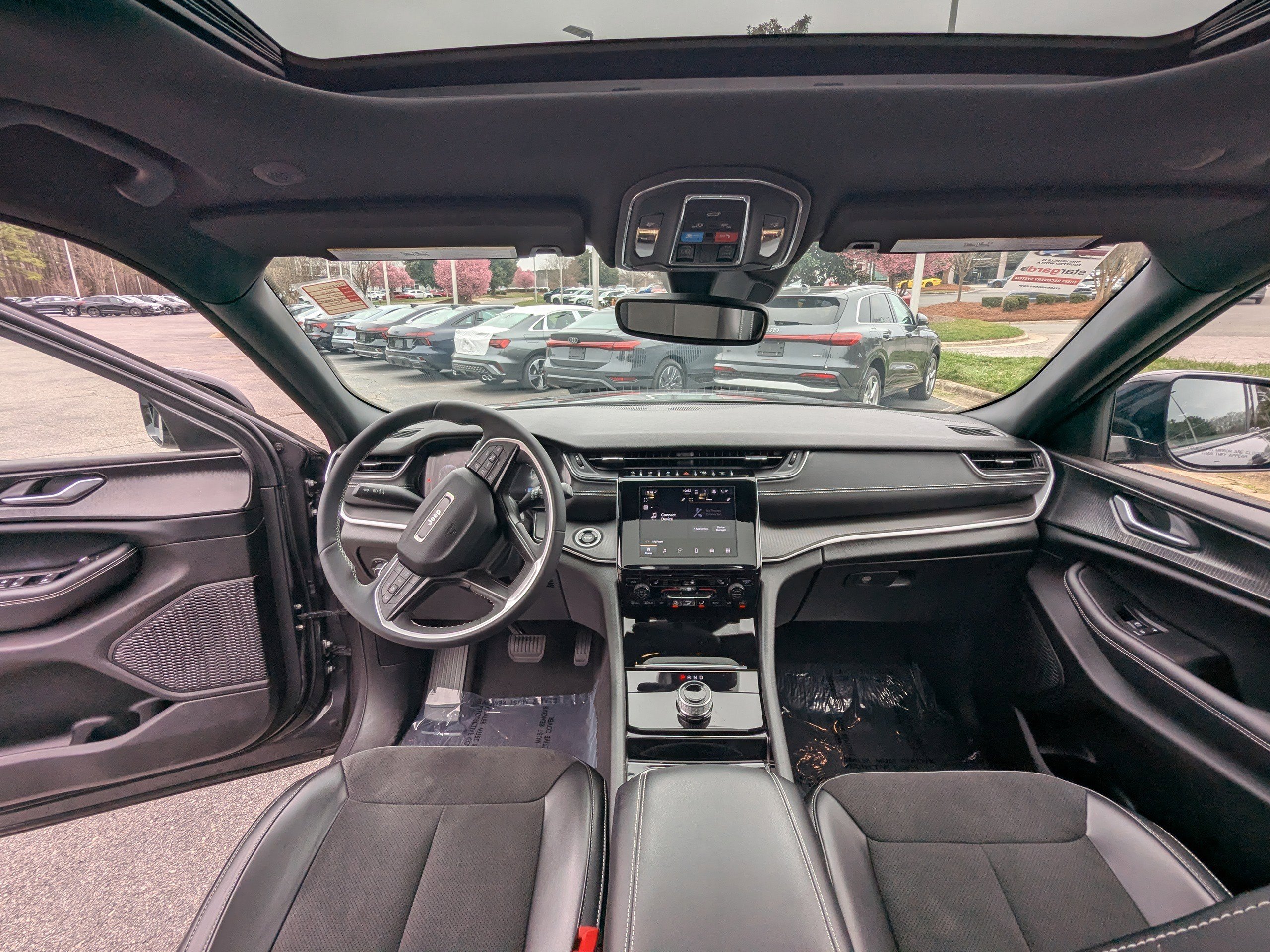 Certified 2023 Jeep Grand Cherokee Altitude image 12