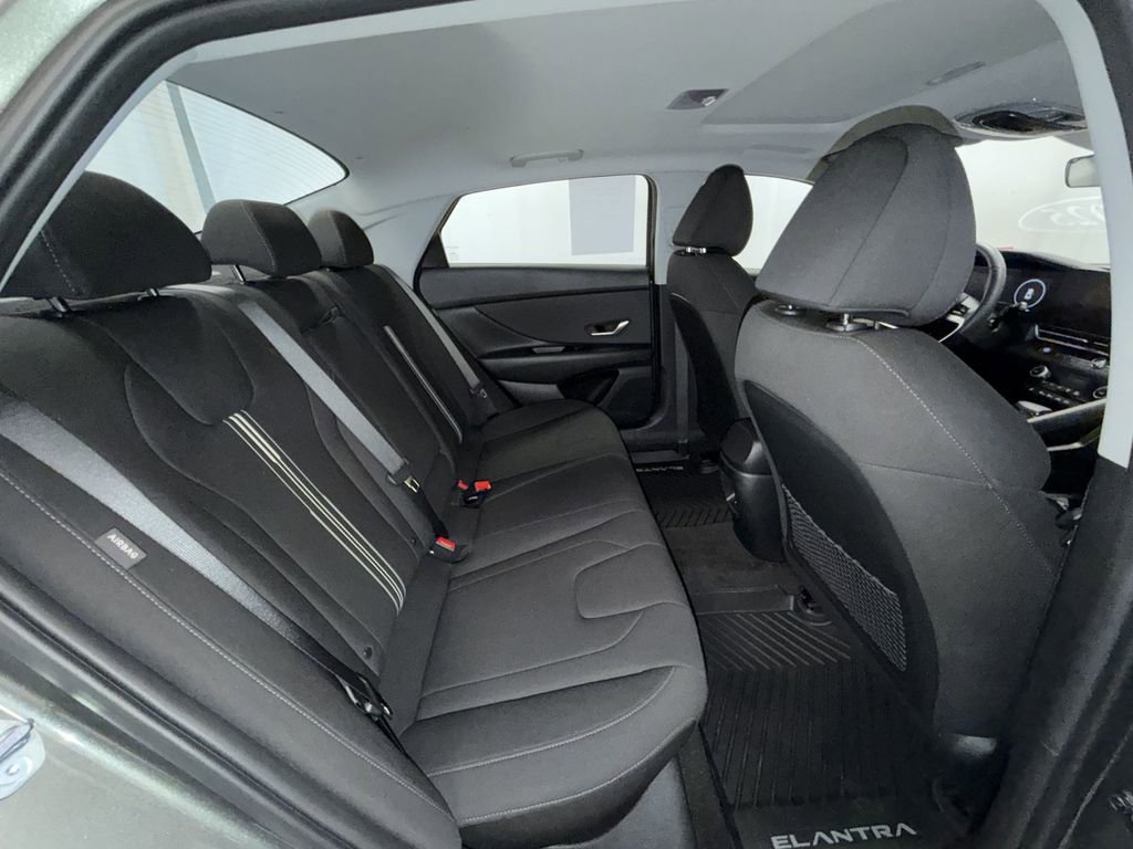 Used 2025 Hyundai Elantra SEL image 10