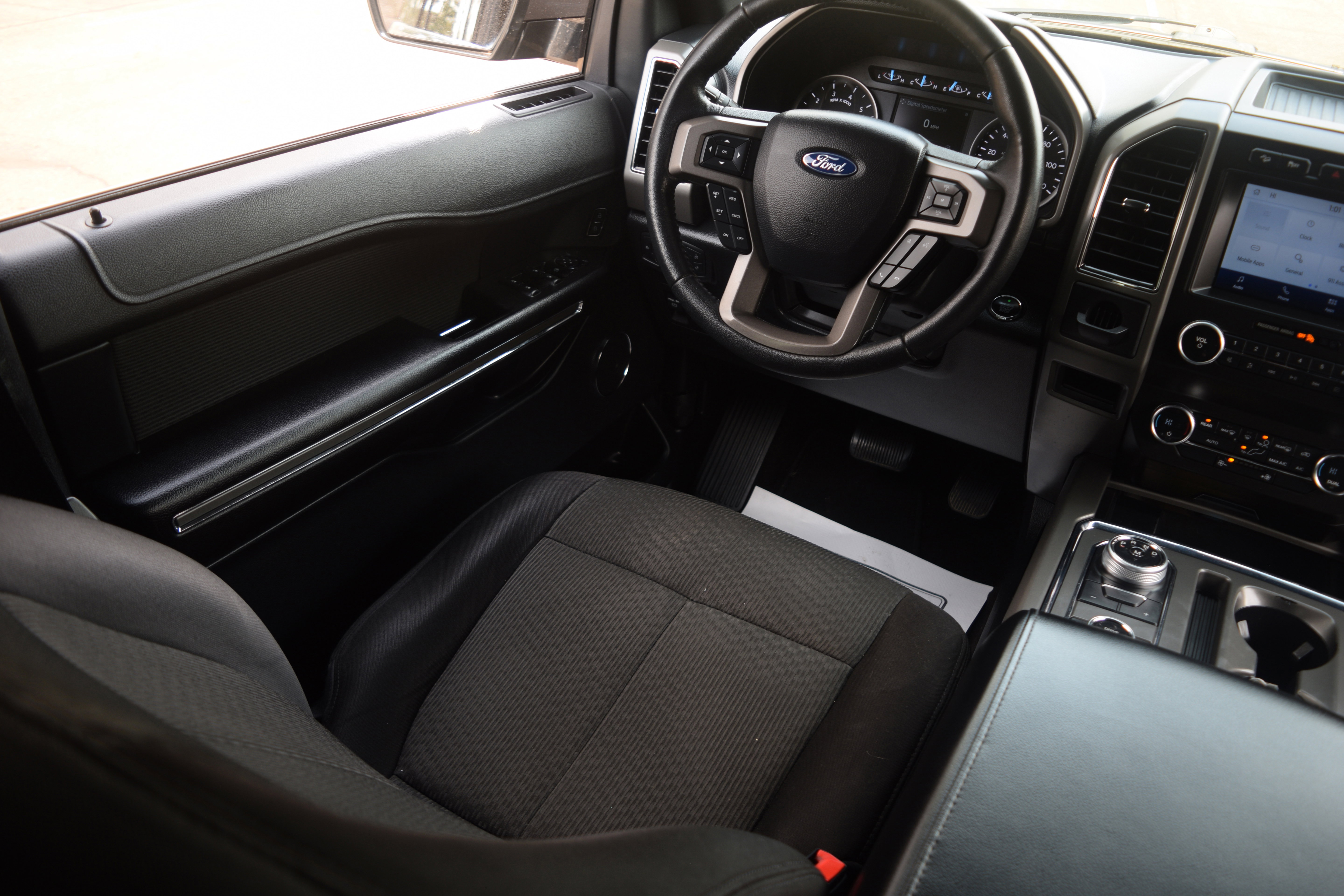 Used 2020 Ford Expedition XLT image 2