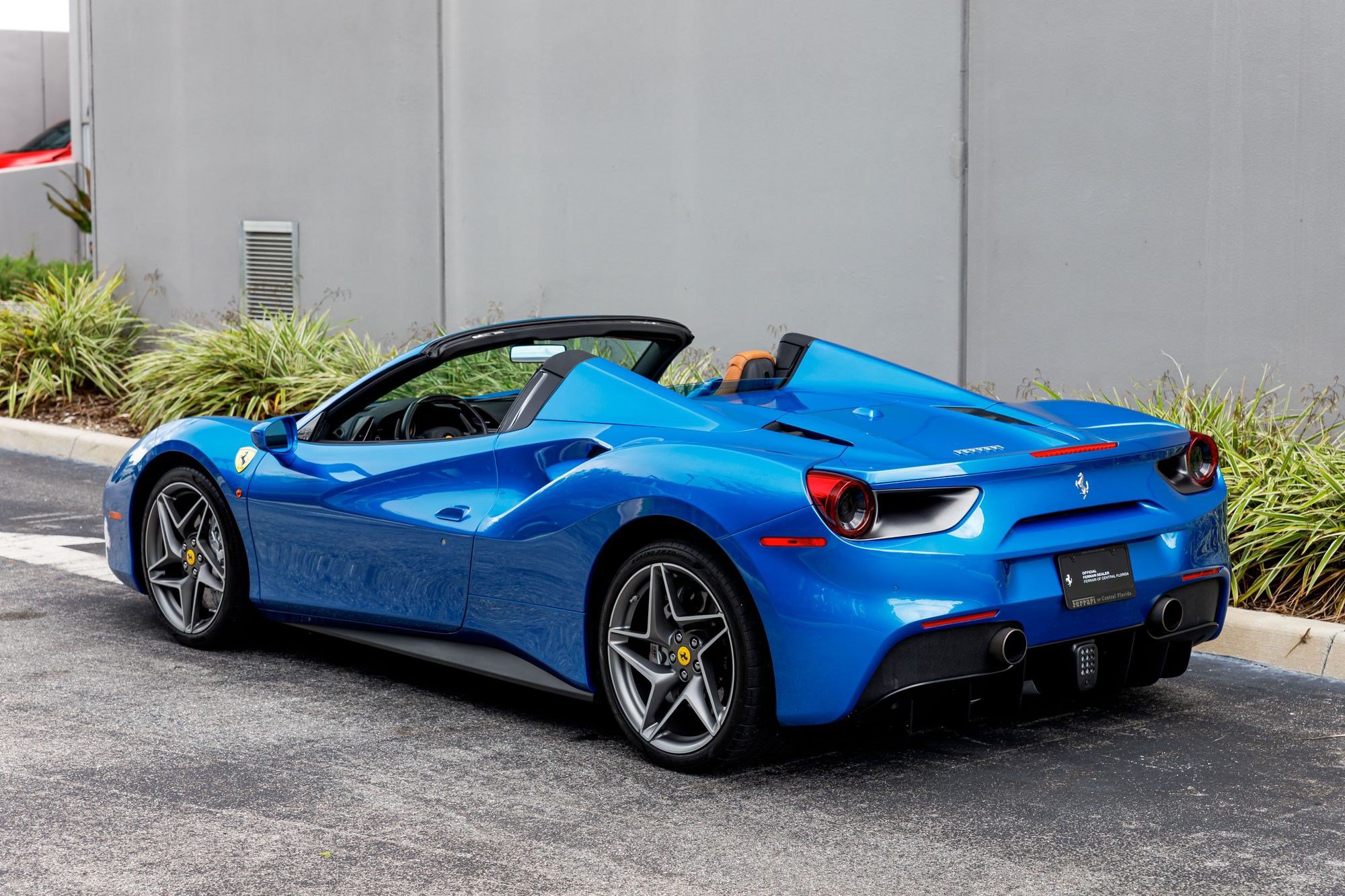Used 2019 Ferrari 488 Spider RWD image 3