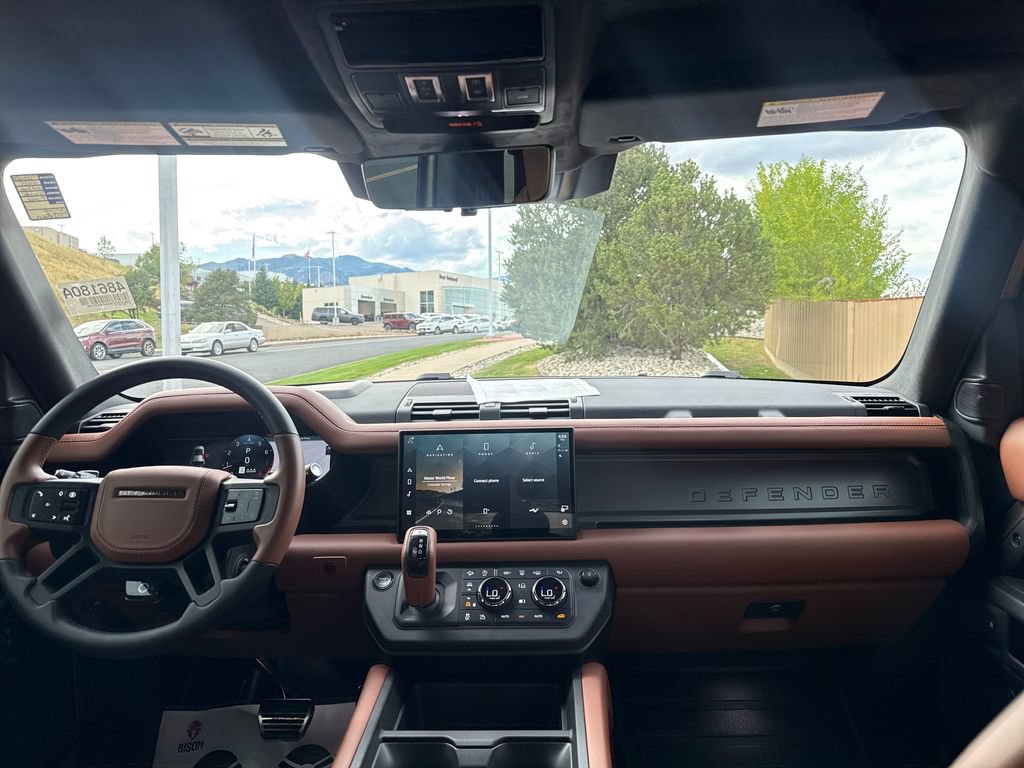 Used 2025 Land Rover Defender 110 AWD/4WD image 29