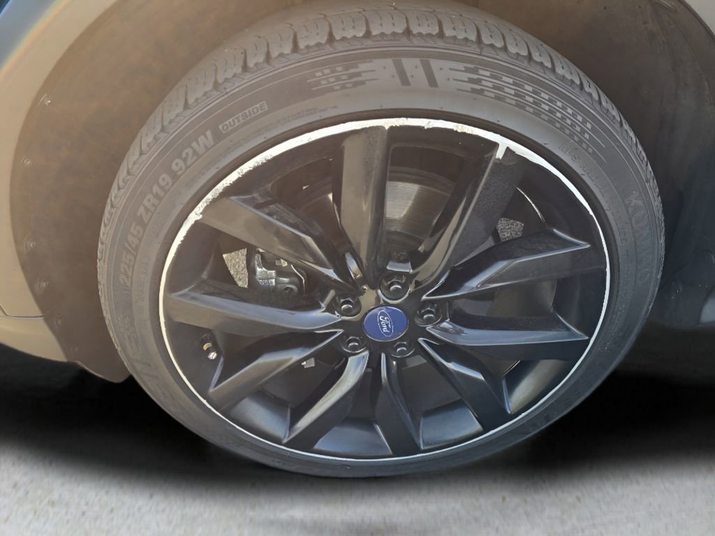 Used 2017 Ford Escape Titanium image 9