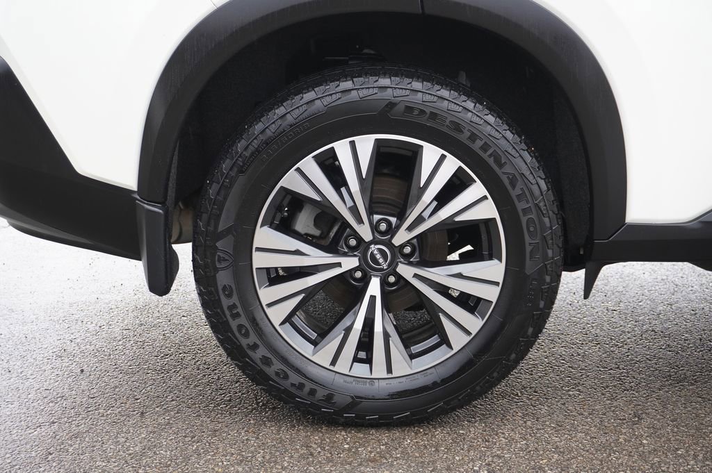 Used 2023 Nissan Rogue SV image 12