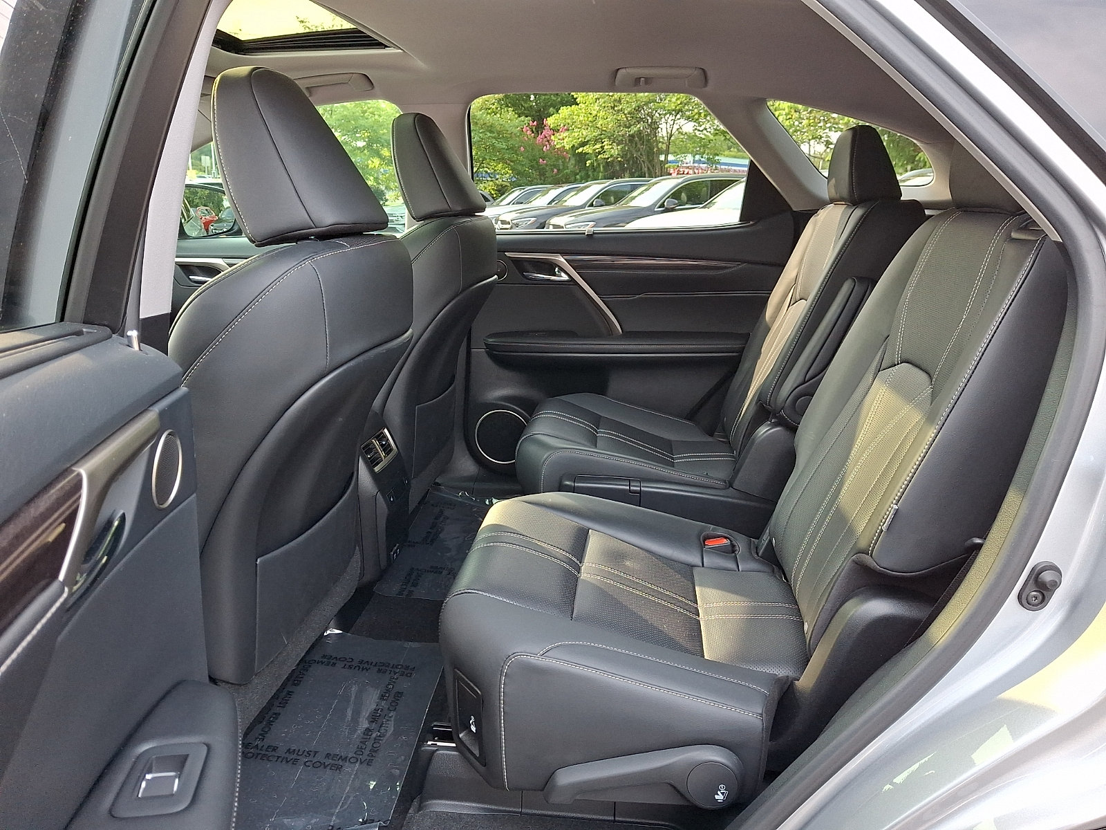 Used 2022 Lexus RX 450hL Luxury w/ Cold Area Package (CT) AWD/4WD image 10